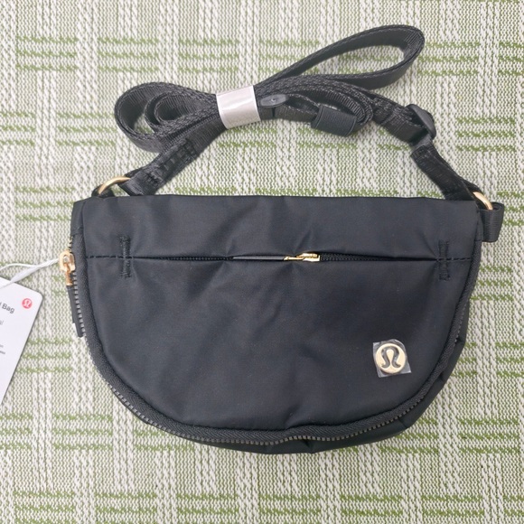 lululemon athletica Handbags - Lululemon All Night Bag 2L Black Lightweight Adjustable Crossbody Pack